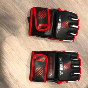 New essential MMA gloves size L/XL
